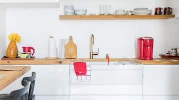 Fridge, microwave, oven, coffee/tea maker