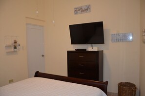 3 bedrooms, travel crib, free WiFi, bed sheets