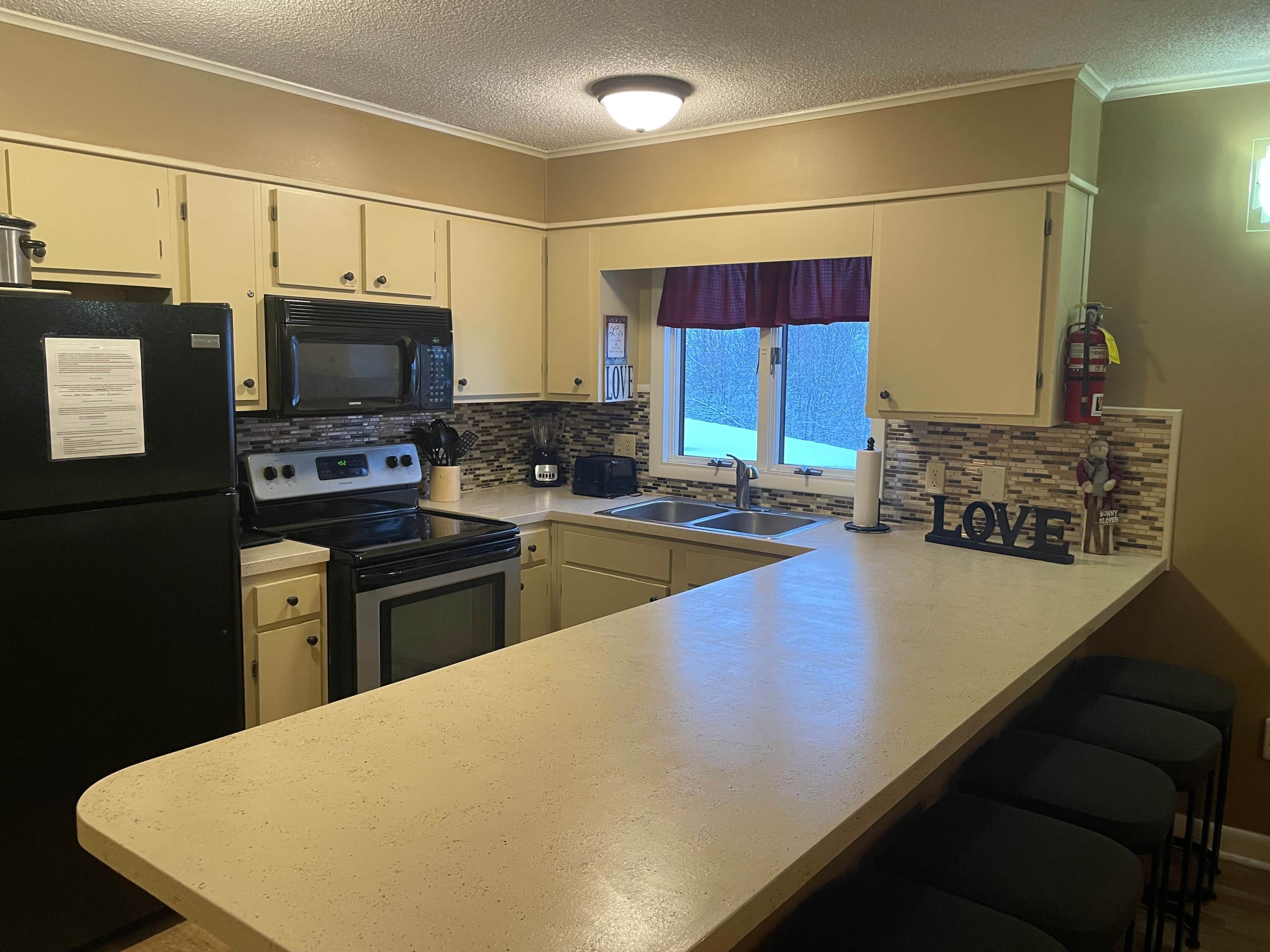 Coffee/tea maker, fridge, microwave, oven