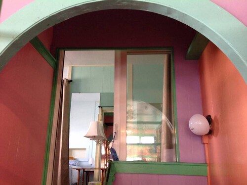 one bedroom Loft Apartment in the heart of Downtown Hilo