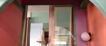 1 værelses loftlejlighed i hjertet af Hilo centrum