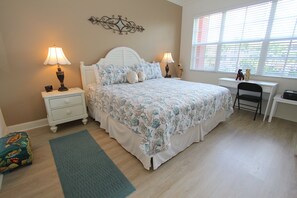 3 bedrooms, iron/ironing board, WiFi, bed sheets - Spacious Poolside End Unit! (Bonita Springs)
