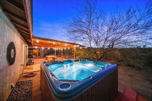 Cozy Retreat with Amazing Views for Your Desert Adventure