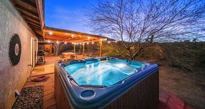 Cozy Retreat with Amazing Views for Your Desert Adventure