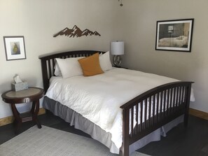 2 slaapkamers, een strijkplank/strijkijzer, reisbedje, gratis wifi