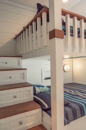 3 bedrooms, iron/ironing board, free WiFi - August 8/22/26 - 8/29/26 is available! (Cape May)