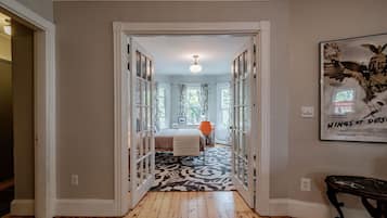 4 bedrooms, desk, iron/ironing board, travel crib