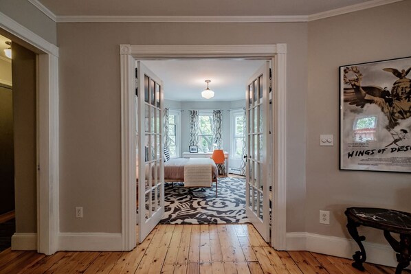 4 bedrooms, desk, iron/ironing board, travel cot