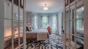 4 bedrooms, desk, iron/ironing board, travel crib