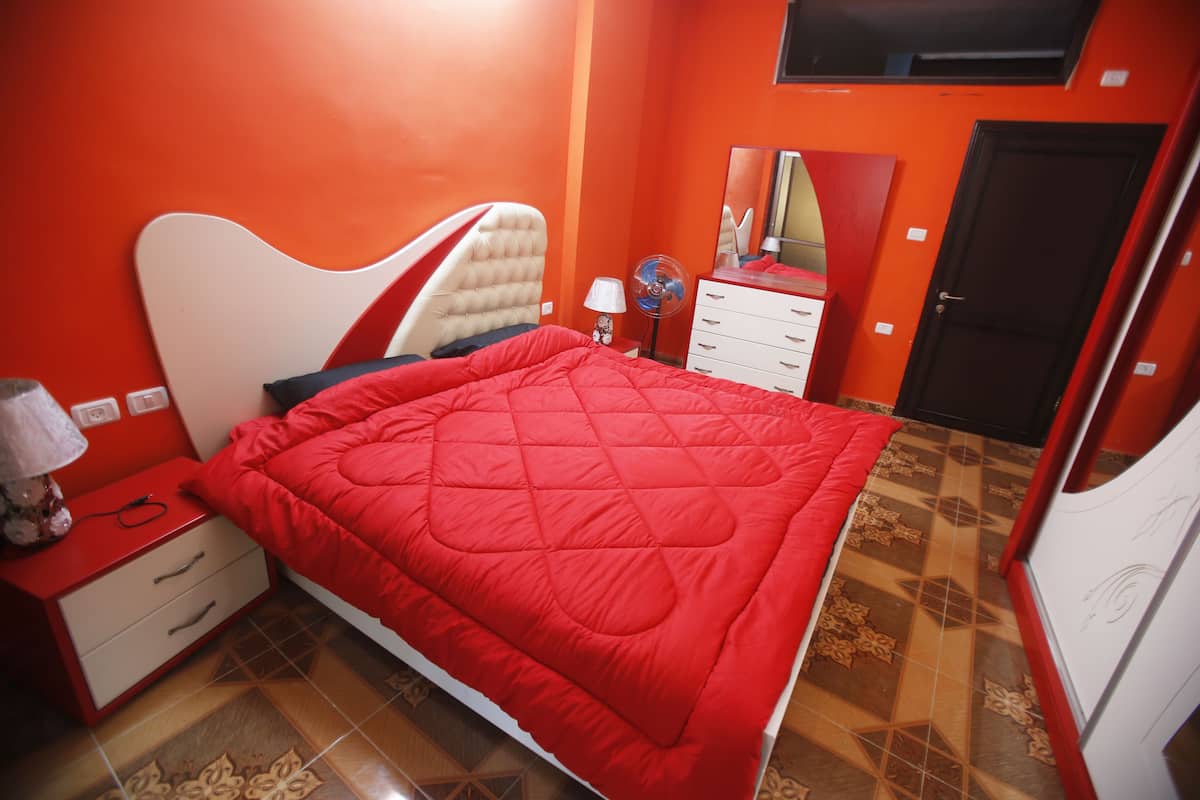 Quarto solteiro econômico, 2 camas de solteiro, para não fumantes, vista para a cidade | Escrivaninha, cortinas blackout, ferros/tábuas de passar roupa