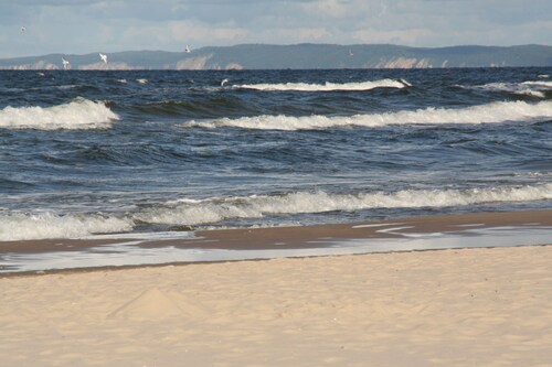 Moderni huoneisto (30 m²) on erillinen sisäänkäynti ja lähellä rantaa 