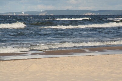 Modern, quiet vacation apartment (30 m²) with separate entrance near the beach 