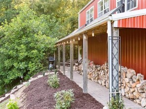 Property grounds - The Barn at Slick Rock (Hendersonville)