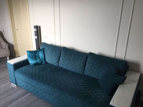 Téléviseur, lecteur de DVD, chaîne audio