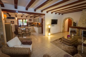 Smart TV, fireplace, books, music library - Luxury villa with tennis court, guest house, pr. Pool, climate, playground, wellness, BBQ (Denia, Alicante)