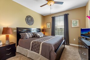 3 slaapkamers, een kluis op de kamer, een bureau