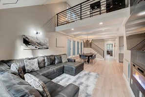 Smart TV, fireplace, stereo