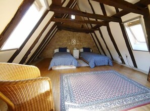 2 chambres, fer et planche à repasser, Wi-Fi, draps fournis