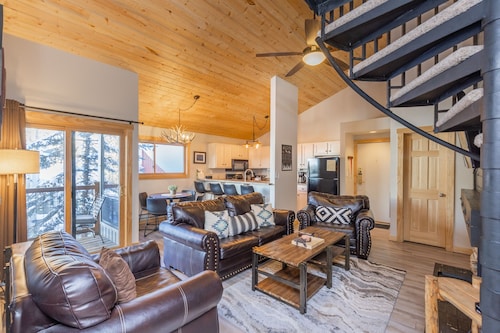 Keystone Condo Close to Shuttle, but Quiet & Peaceful Mountain Location!