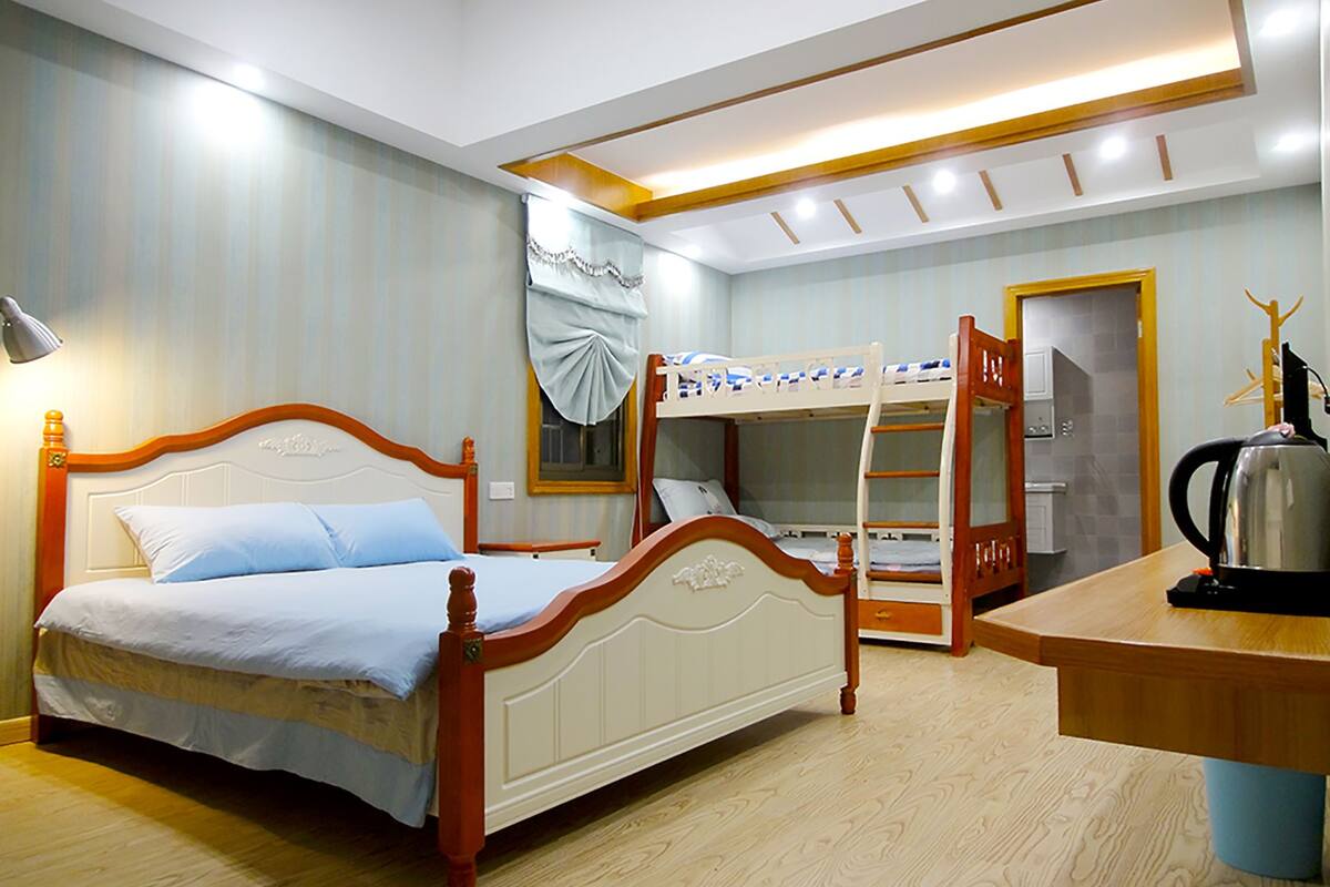 Premium bedding, minibar, desk, soundproofing