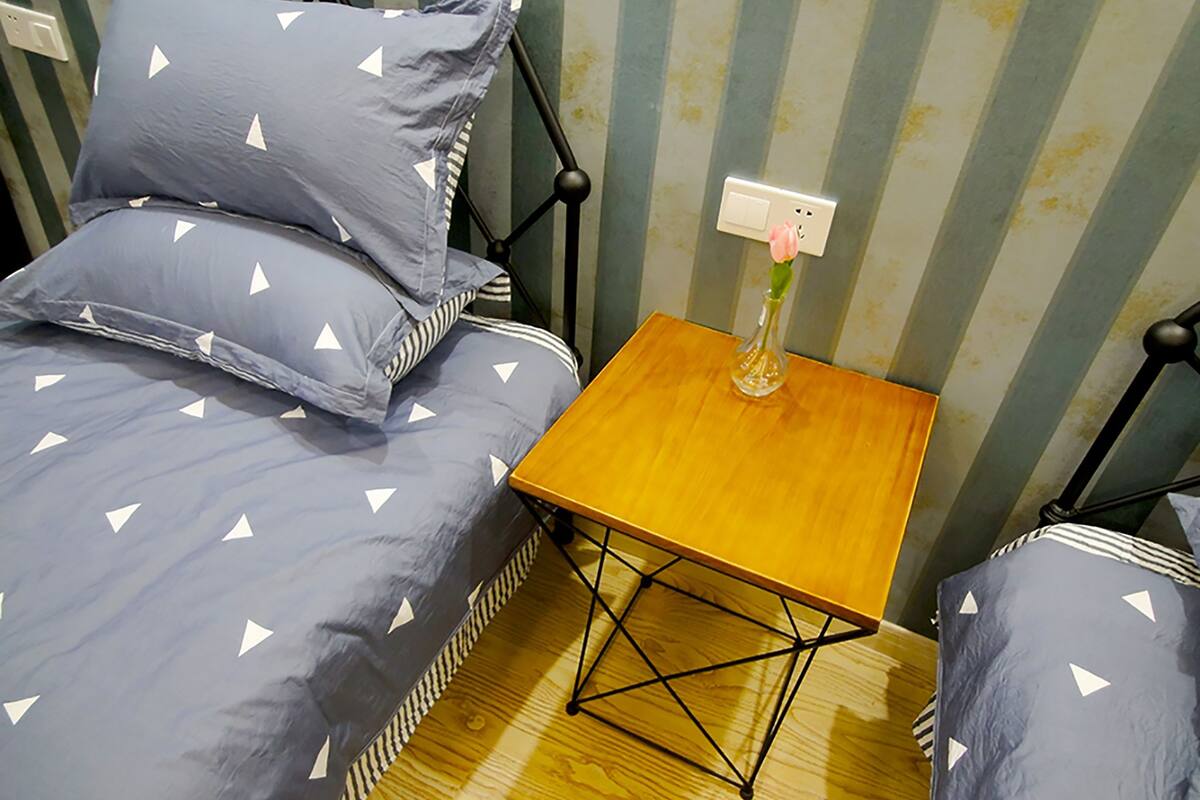 Premium bedding, minibar, desk, soundproofing