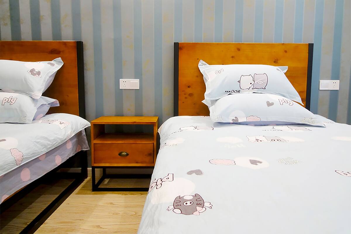 Premium bedding, minibar, desk, soundproofing