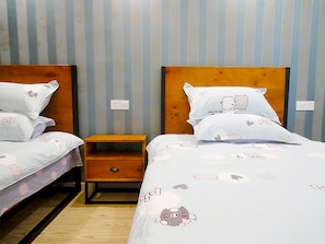 Premium bedding, minibar, desk, soundproofing