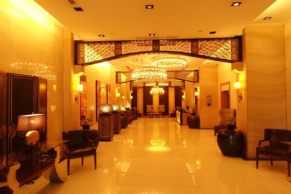 Lobby - Luxury Condo in Forbeswood Parklane BGC The Fort (Bonifacio Global City, Taguig)