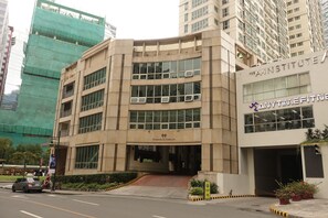 Exterior - Luxury Condo in Forbeswood Parklane BGC The Fort (Bonifacio Global City, Taguig)