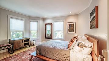 2 bedrooms, desk, iron/ironing board, free WiFi