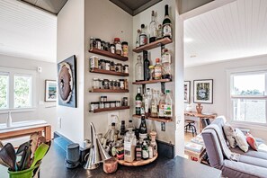 Interior - Spectacular Views & Comforts of Home in Portland s Most Desirable Neighborhood (Portland)