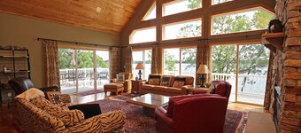 PRIVATE Luxury Lake Home with 5+ BR and Gourmet Kitchen-22 Foot Pontoon Included