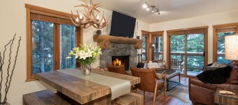 Whistler Creekside Luxurious Unit in Taluswood