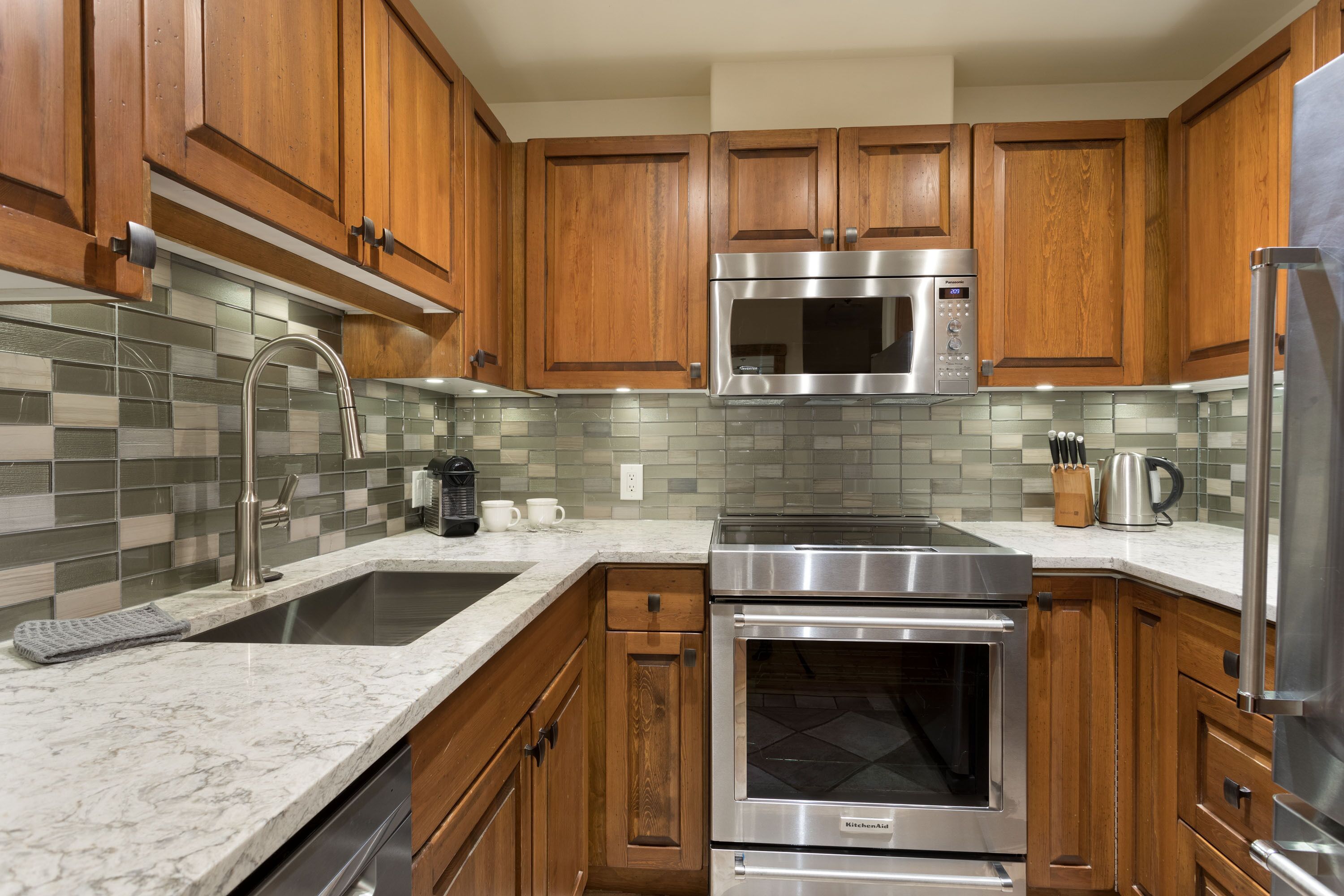 冰箱、微波炉、烤箱、炉灶