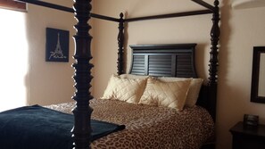 4 bedrooms, iron/ironing board, travel crib, WiFi - Stunning Custom Home! (Las Cruces)