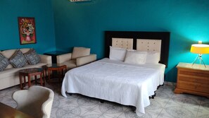 5 Schlafzimmer, Schreibtisch, Bügeleisen/Bügelbrett, kostenloses WLAN