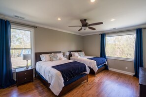 4 chambres, fer et planche à repasser, accès au Wi-Fi (inclus)