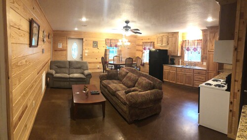 Cozy Lake Area Cabin! Sandy Beaches nearby and close to boat launch!