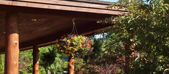 Beautiful Adirondack Lodge just 15 Minutes from Gore Mt ski area & Lake George