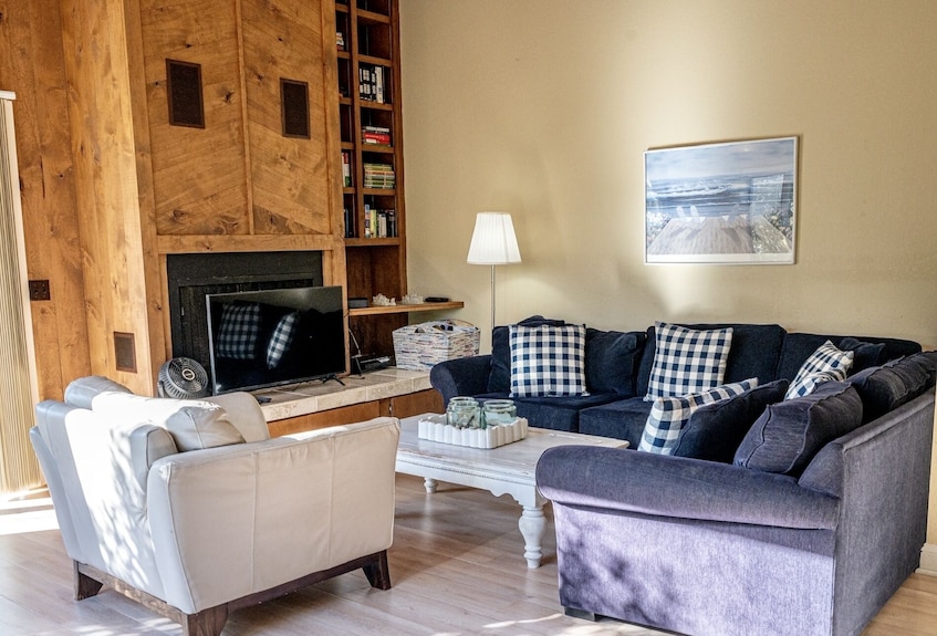 Spacious Santa Cruz Beach Home, Walk To The Ocean, Game Room, Pet Friendly! - Santa Cruz, CA