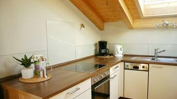 Kühlschrank, Ofen, Herdplatte, Geschirrspüler