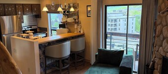 Kom og opplev SkiTopia-True Ski inn / ut Condo trinn fra SilverQueen Lift
