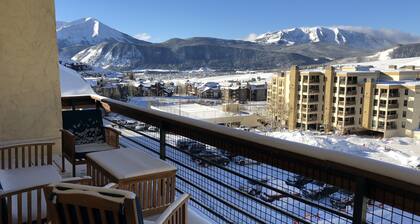 Come Experience SkiTopia-True Ski In/Out Condo Steps from the SilverQueen Lift