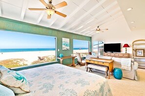 4 bedrooms, free WiFi, bed sheets - Sunset Sand Castle Oceanfront Home with Panoramic Views! (Huntington Beach)