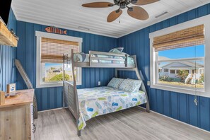 3 bedrooms, iron/ironing board, travel crib, internet
