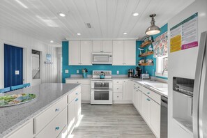 Fridge, oven, dishwasher, coffee/tea maker