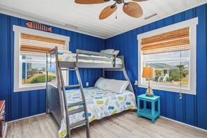 3 bedrooms, iron/ironing board, travel cot, Internet