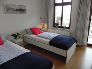 2 chambres, fer et planche à repasser, Wi-Fi, draps fournis