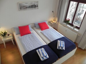 2 habitaciones, tabla de planchar con plancha, wifi y ropa de cama