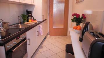 Kühlschrank, Ofen, Herdplatte, Geschirrspüler